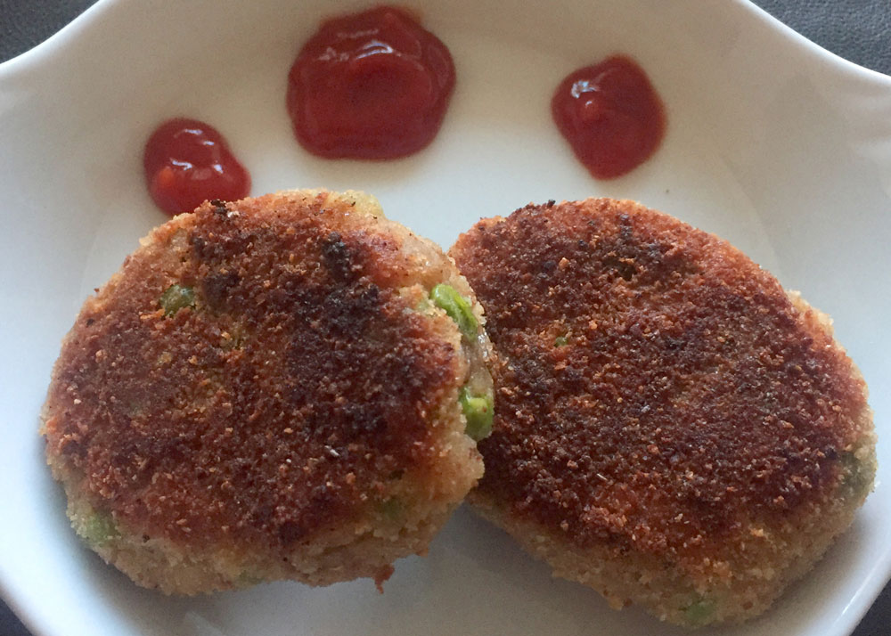 Aaloo Tikki (Crispy Potato Cakes)